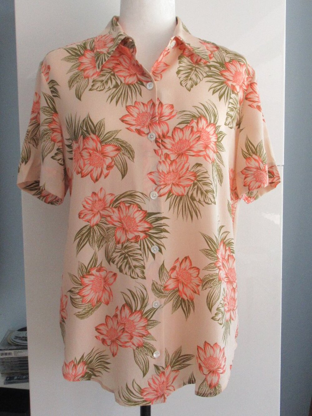 Equipment Femme Size Small Floral Print SILK SHIRT, Short Sleeves Button Up, New